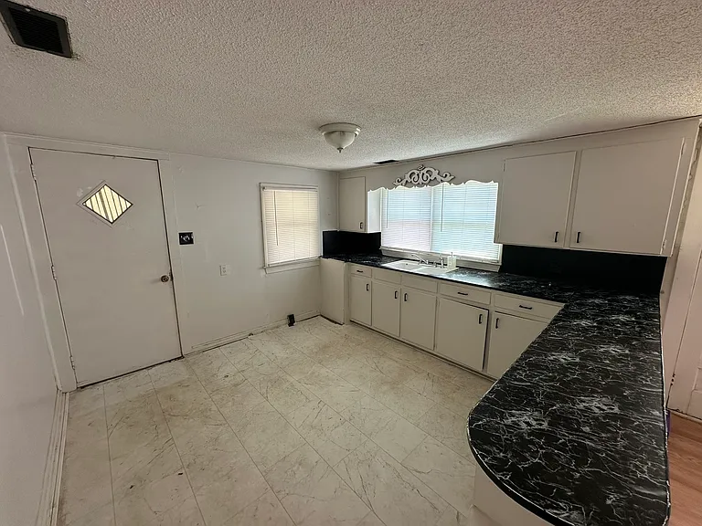 1333 Fork Hill Rd — Photo 2