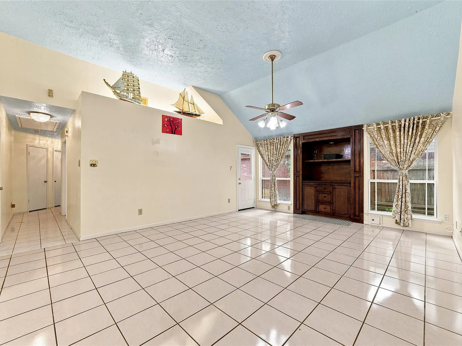 3 bed, 2.0 bath, 1728 sqft, $1,800 — Photo 4