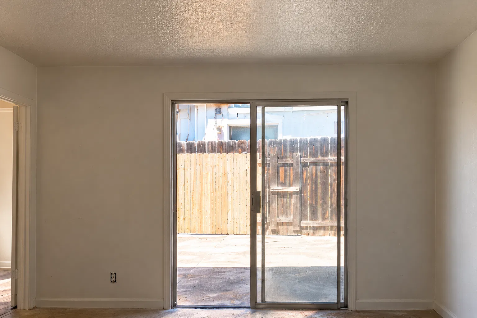 3 bed, 1200 sqft, $2,995 — Photo 4