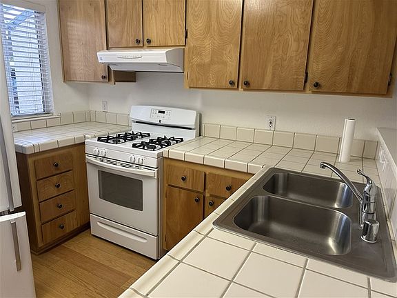 4th image of 1707 Olympic Dr Unit 13