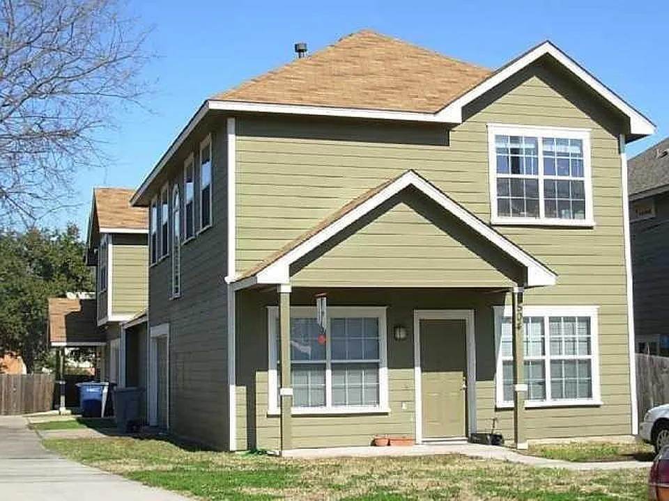 3 bed, 2.5 bath, 2616 sqft, $1,933 — Photo 1