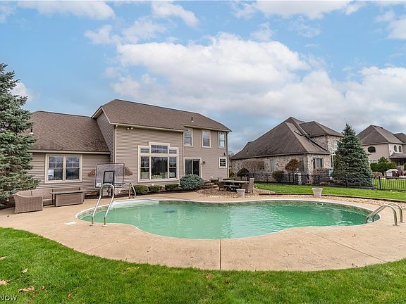 5th image of 2168 E Park Dr