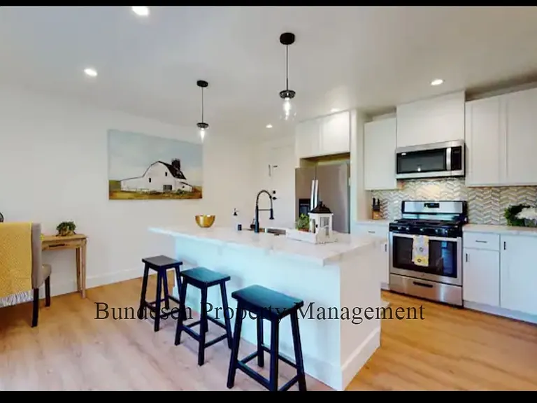 4 Lone Oak Ct — Photo 2