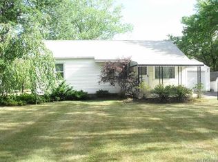 7817 Colonial Dr, Niagara Falls, NY 14304