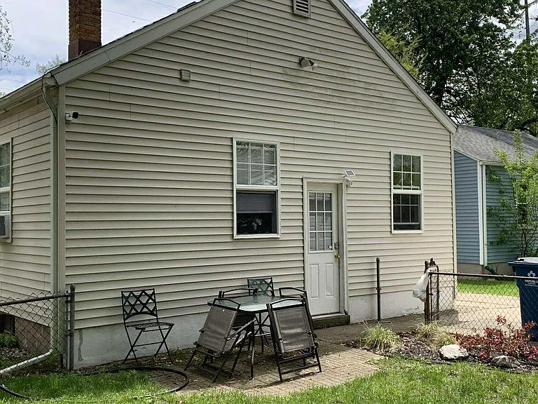 1011 Boston St SE — Photo 12