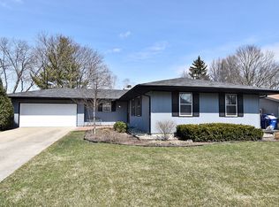 1110 Gray St, St Charles, IL