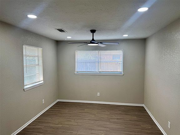 4th image of 2718 Peach Ln
