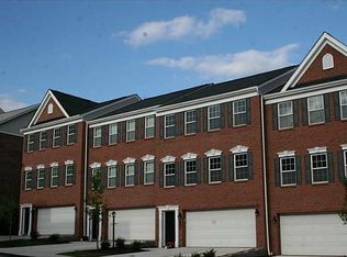 880 Highpointe Cir, Pittsburgh, PA 15220