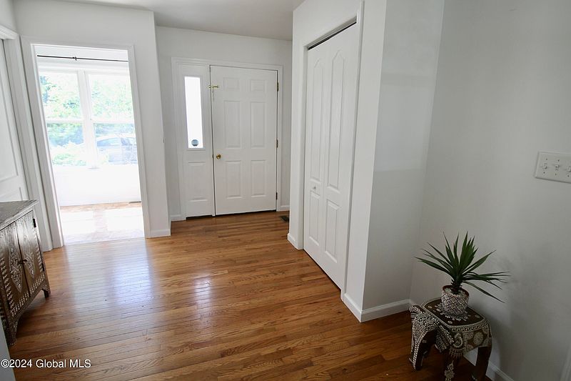 4th image of 4 Howard Street