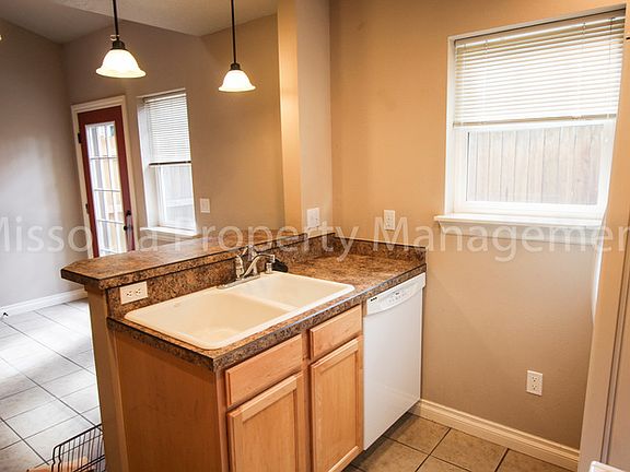 3rd image of 2915 Oshaughnesy St