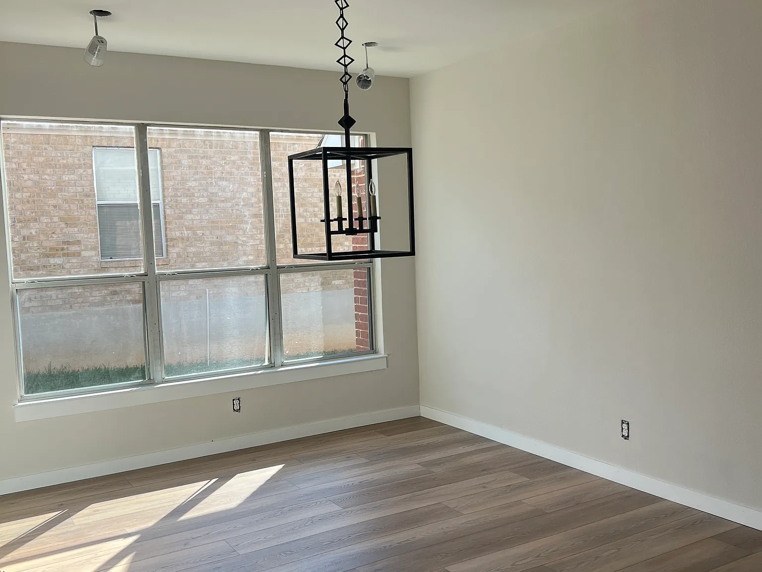 4 bed, 1876 sqft, $2,300 — Photo 3