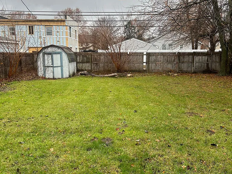909 Spruce St — Photo 4