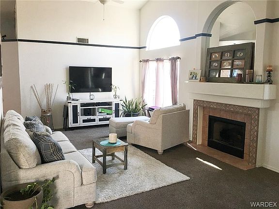 4th image of 1957 E Club House Plz