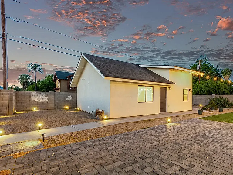 3402 E Virginia Ave — Photo 2