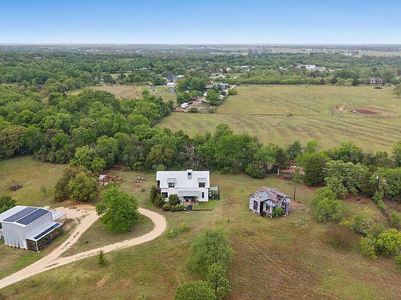 3rd image of 534 Old McDade Rd