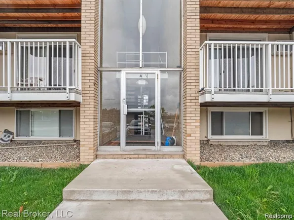 4905 Crooks Rd APT A5, Royal Oak, MI 48073