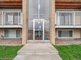 4905 Crooks Rd, Royal Oak, MI