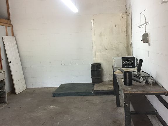 5th image of 3505 Clove Ave