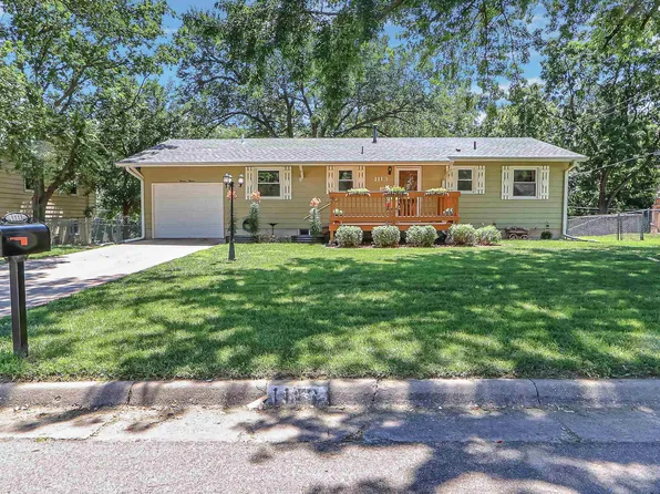 1113 S Garfield St, Junction City, KS 66441