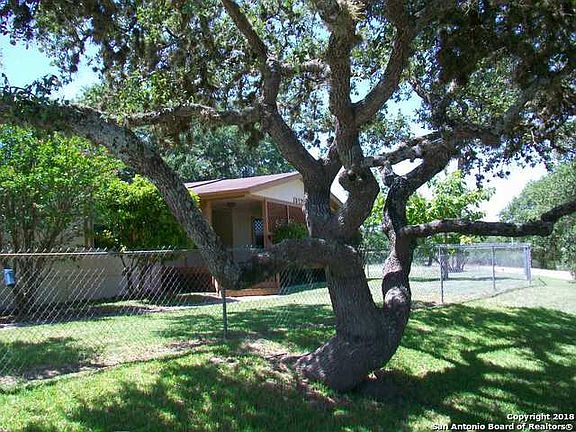 4th image of 1572 Live Oak Dr