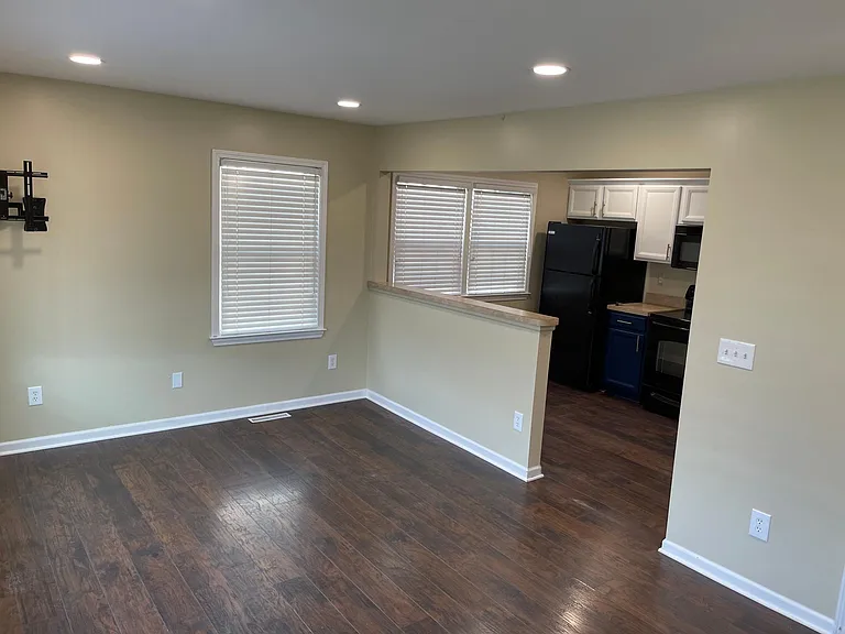 948 E Brockton Ave — Photo 5