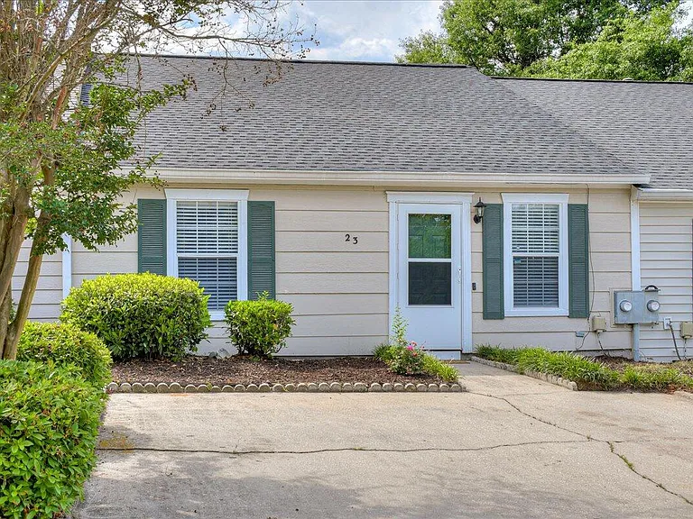 23 Londonberry Ln — Photo 2