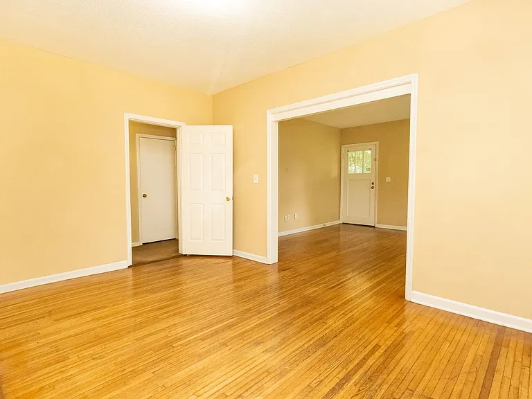 615 Barton Ave — Photo 14