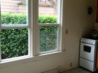 5210 12th Ave NE APT B, Seattle, WA 98105