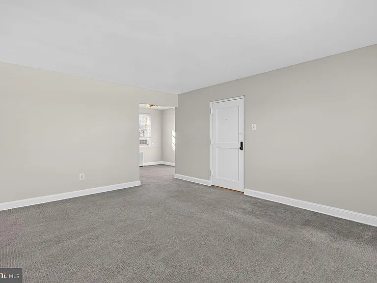 1410 N Quinn St #7 — Photo 5