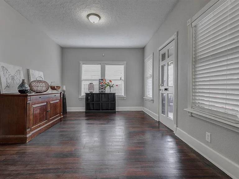 2410 Cleburne St — Photo 27