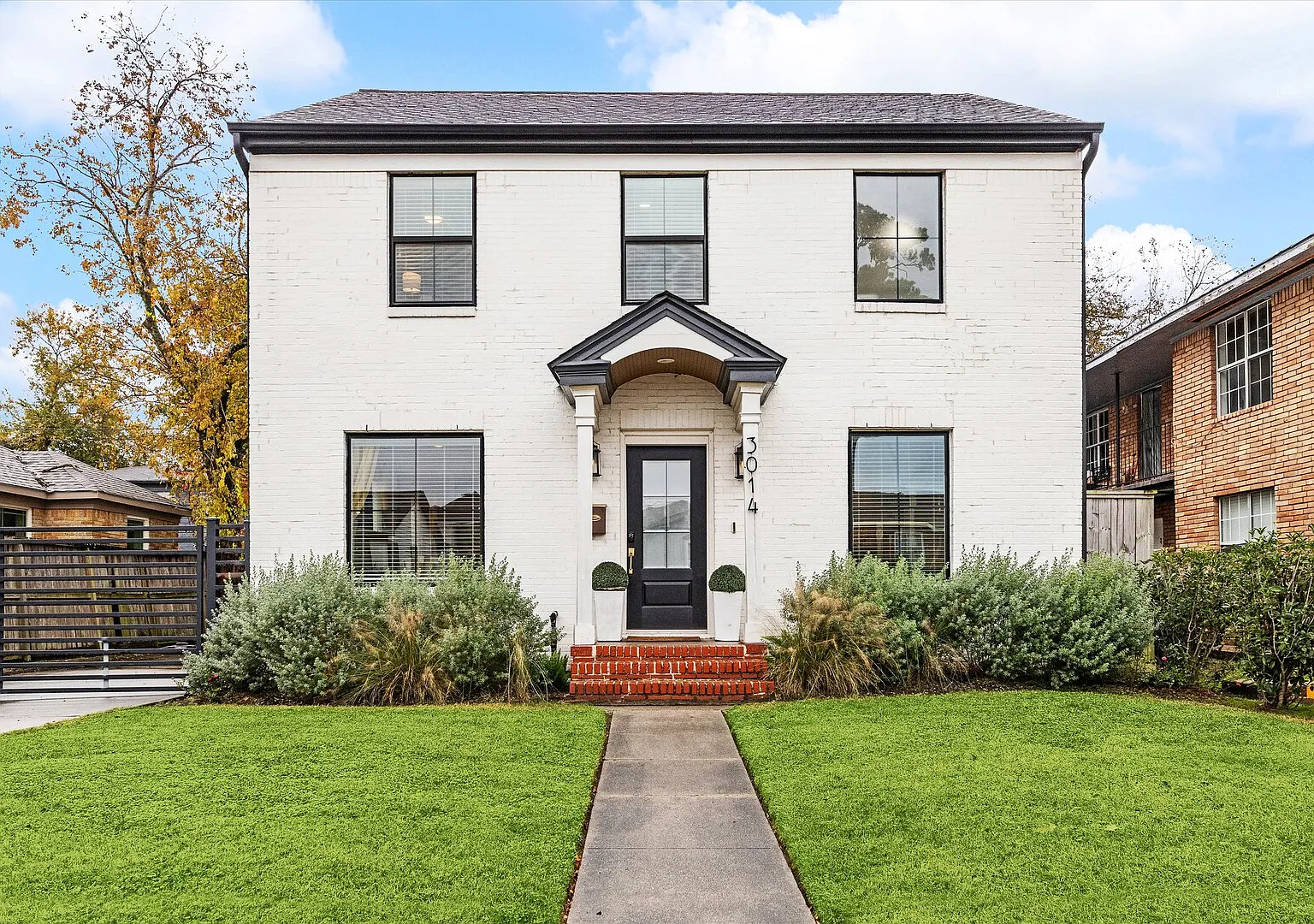 Spacious 4BR Home | Fast WiFi + W/D | 6 Min to Med Center — Photo 2