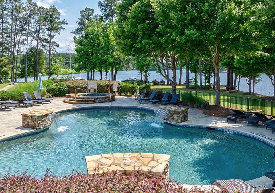 1st image of 549 Old Phoenix Rd #104
