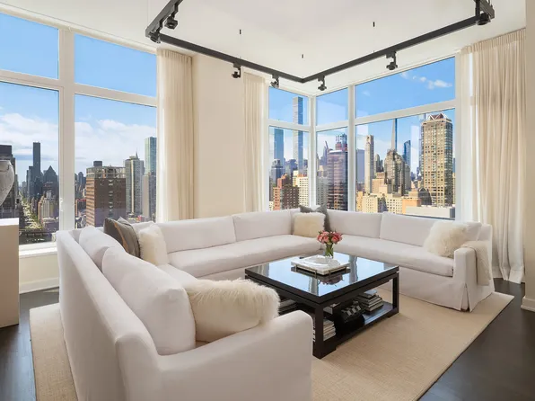400 East 67th Street image 1 of 21