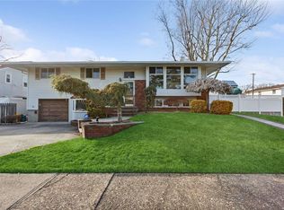 6 Pleasant Ave, Plainview, NY 11803