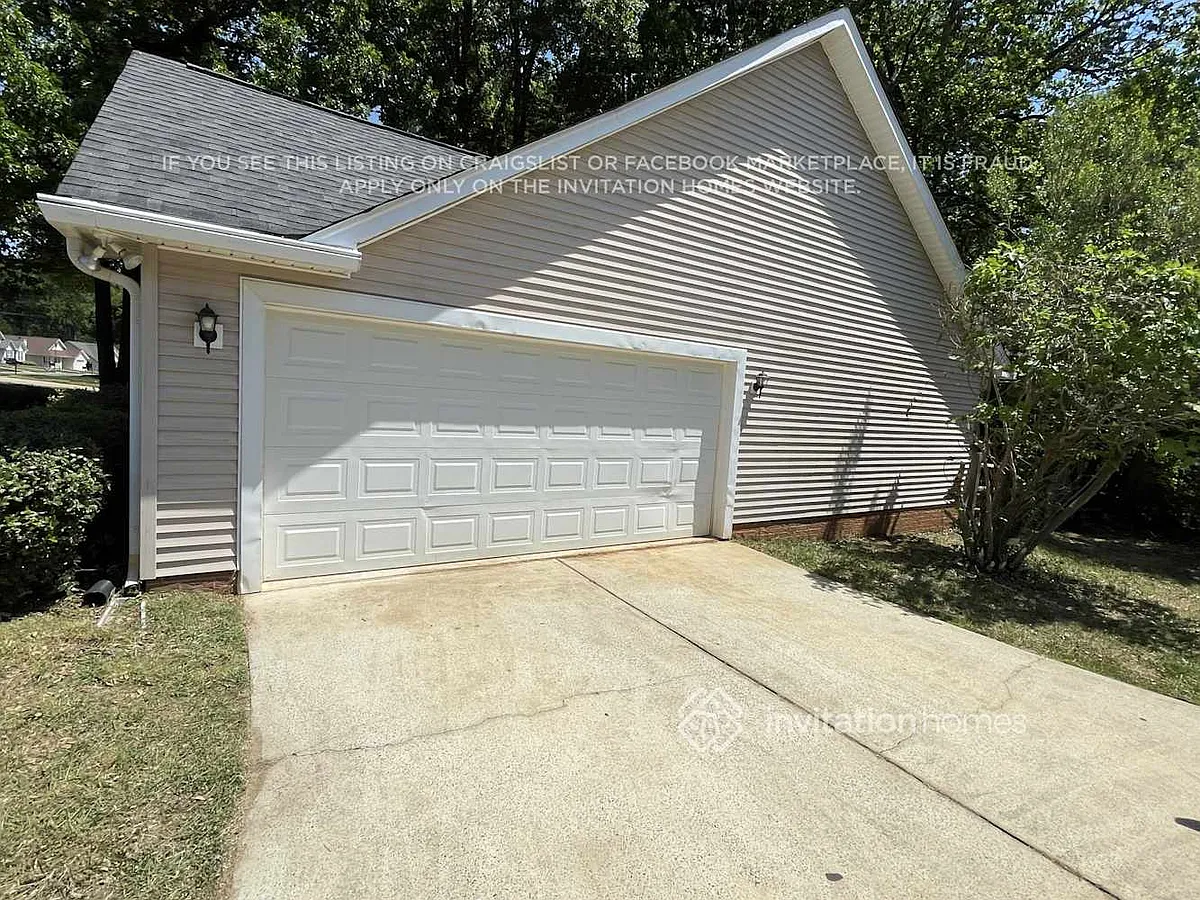 Building Photo - 6022 Country Walk Dr