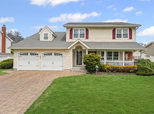 1913 Jackson Ave, West Islip, NY 11795