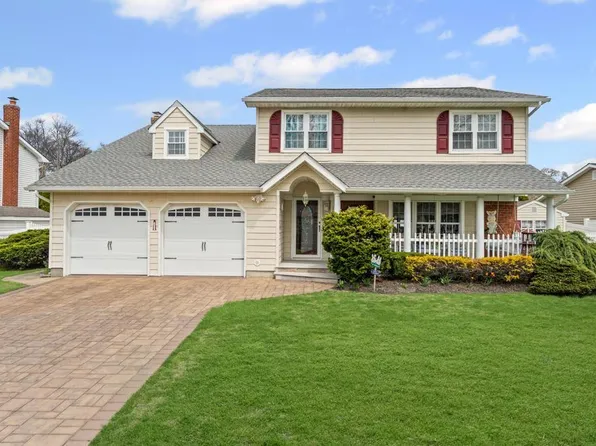 1913 Jackson Avenue, West Islip, NY 11795