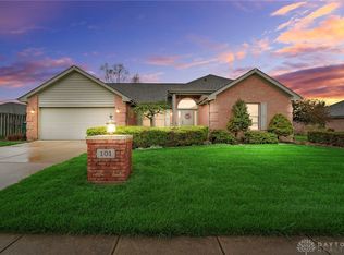 101 Crown Point Mdws, Centerville, OH 45458