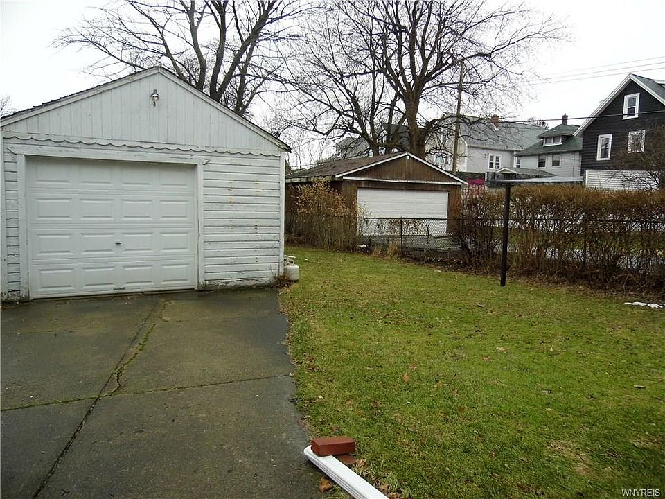 2nd image of 40 Portland St