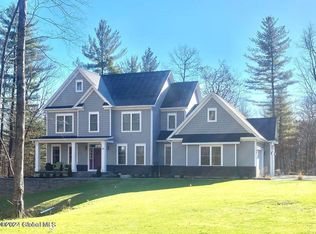 34 Cannon Royal Dr, Saratoga Springs, NY 12866
