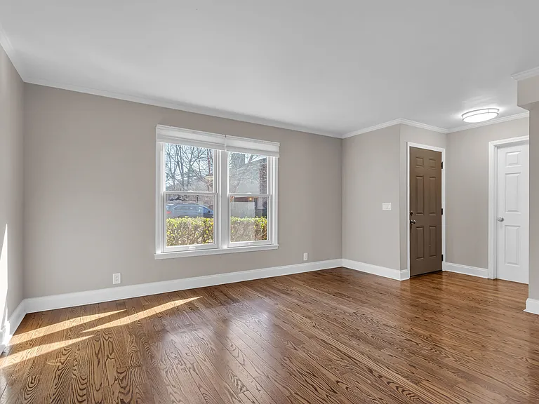 217 Westfield Dr — Photo 2