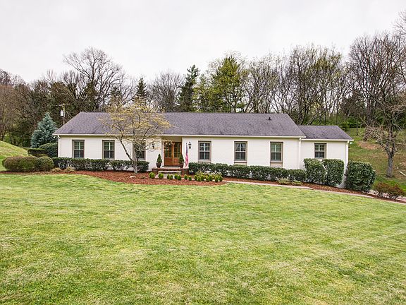 2nd image of 1131 Stonewall Jackson Ct
