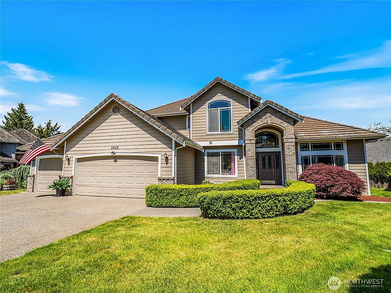 2nd image of 4029 Crystal Ridge Drive SE