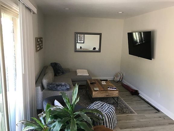 4th image of 309 Moreton Bay Ln Unit 1
