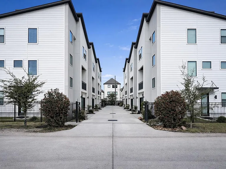 10806 Warwana Rd #C — Photo 1