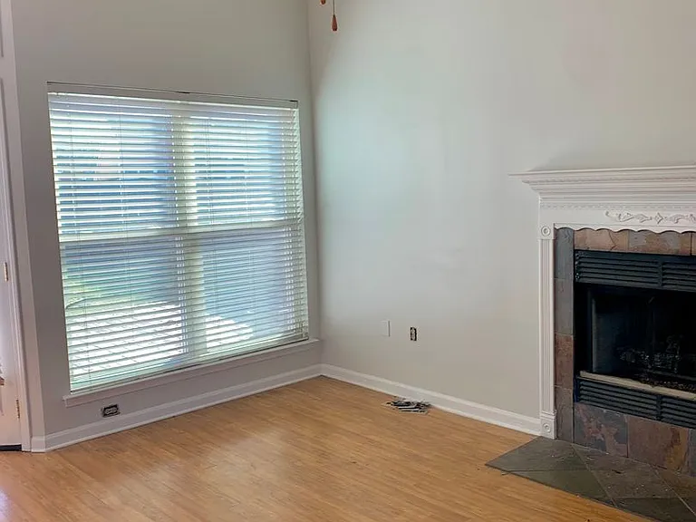 13676 Greenview Ave — Photo 10