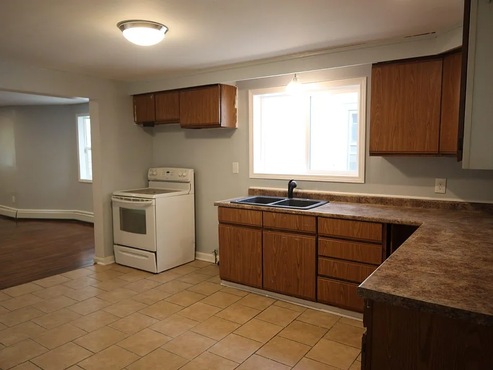 Stove and refrigerator included