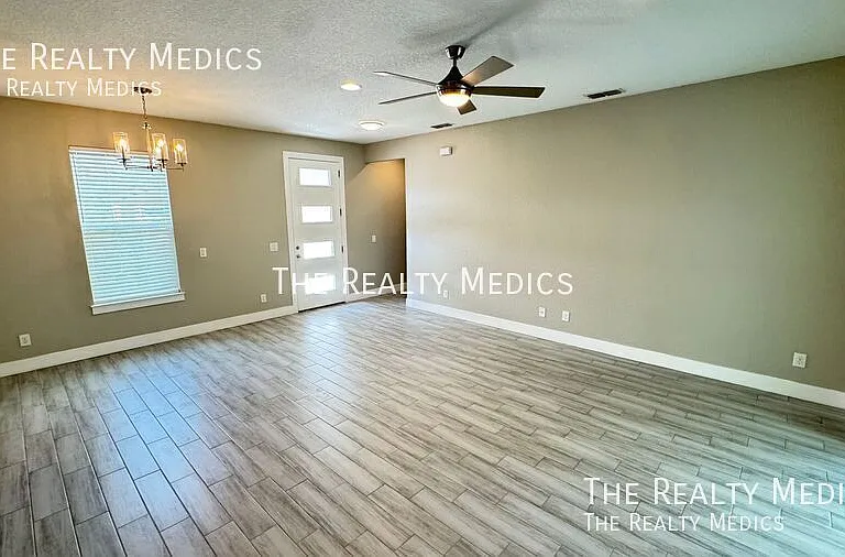 239 Hibiscus Ln — Photo 5