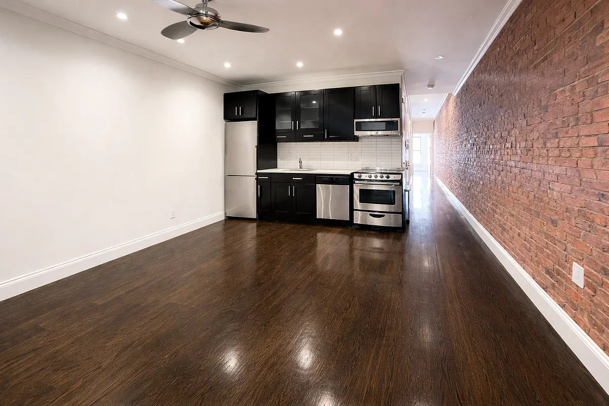 Building Photo - 454 W 58th St #2W