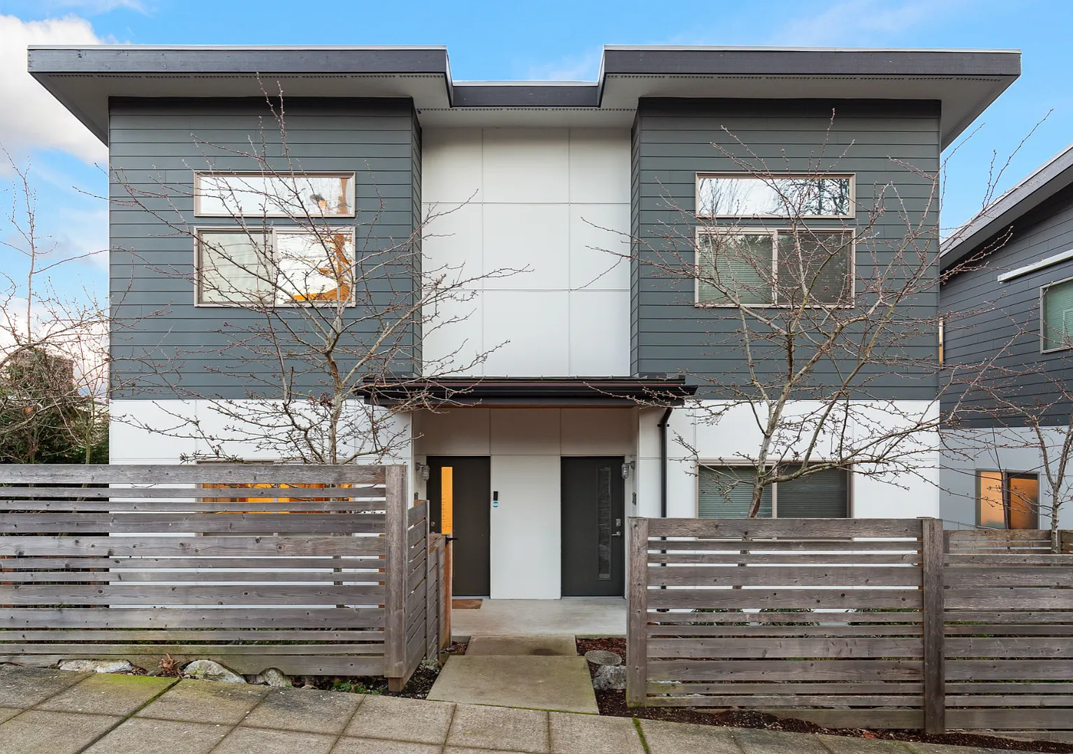 Contemporary 3BR Seattle Townhome Comfort Meets Functional — Photo 1